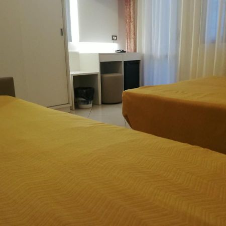 Hotel Metropol סוטומרינה מראה חיצוני תמונה