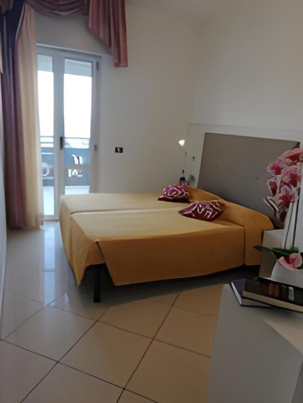 Hotel Metropol סוטומרינה מראה חיצוני תמונה
