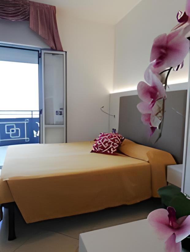 Hotel Metropol סוטומרינה מראה חיצוני תמונה