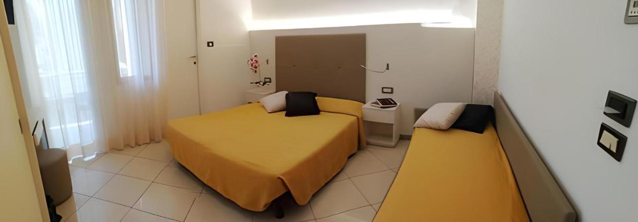 Hotel Metropol סוטומרינה מראה חיצוני תמונה