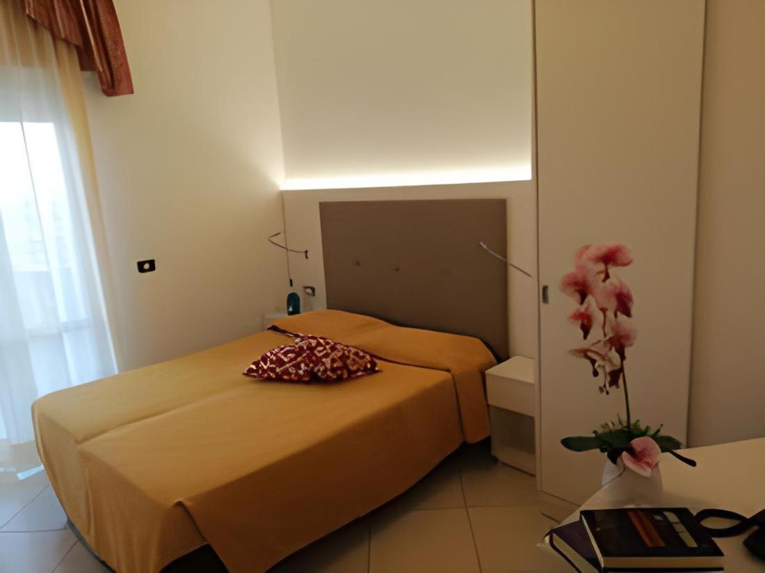 Hotel Metropol סוטומרינה מראה חיצוני תמונה