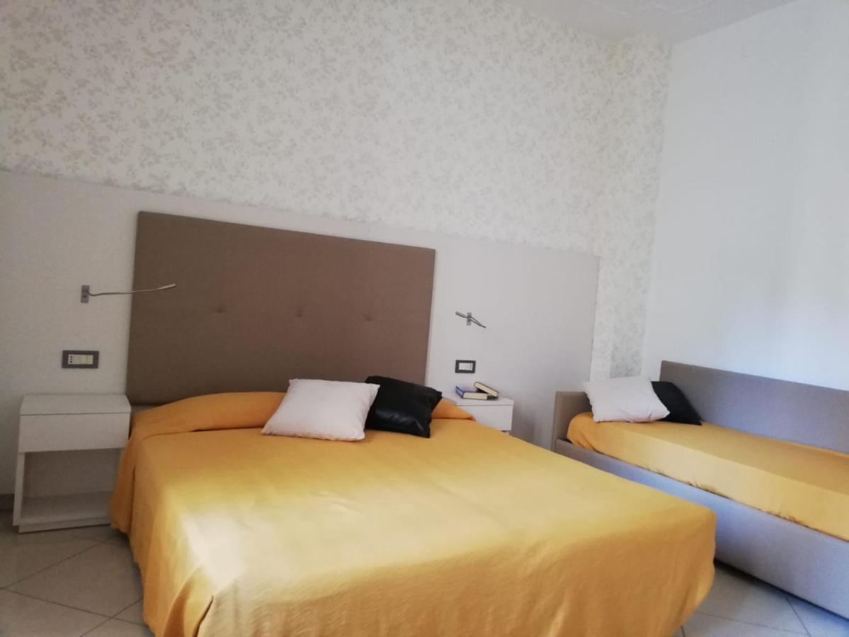 Hotel Metropol סוטומרינה מראה חיצוני תמונה