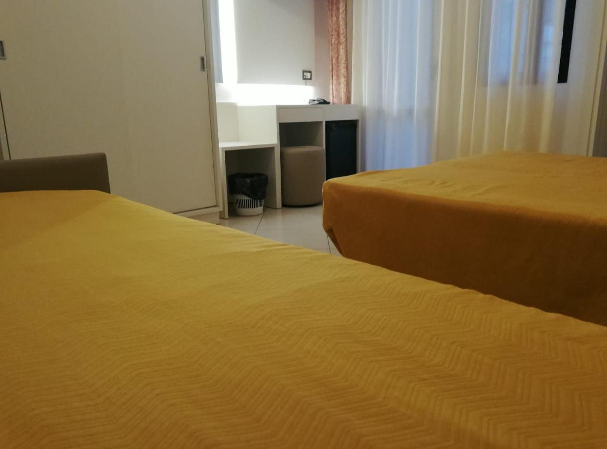 Hotel Metropol סוטומרינה מראה חיצוני תמונה