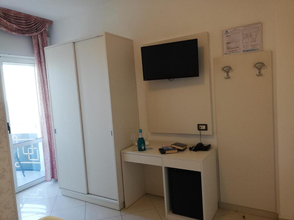 Hotel Metropol סוטומרינה מראה חיצוני תמונה