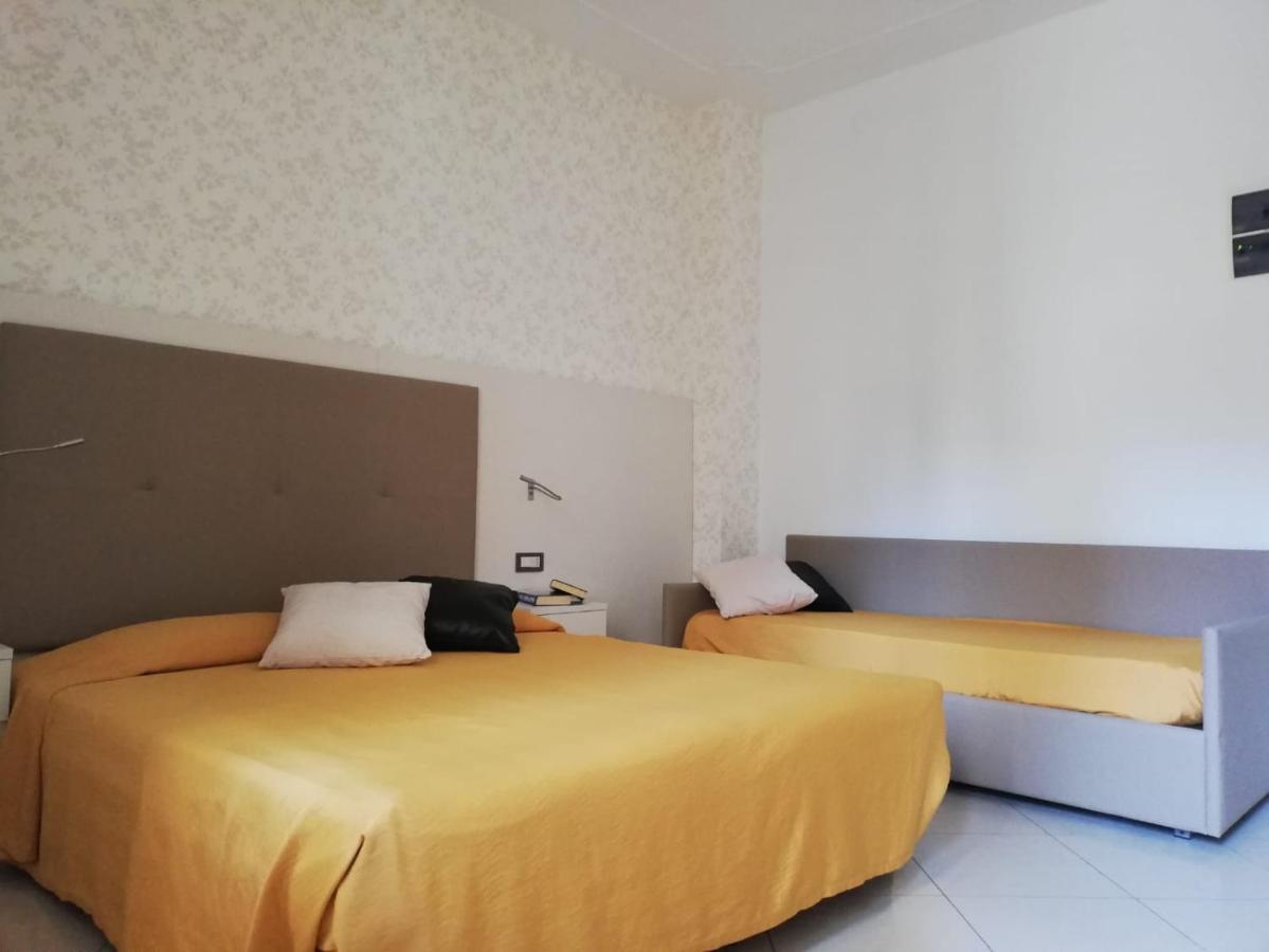 Hotel Metropol סוטומרינה מראה חיצוני תמונה
