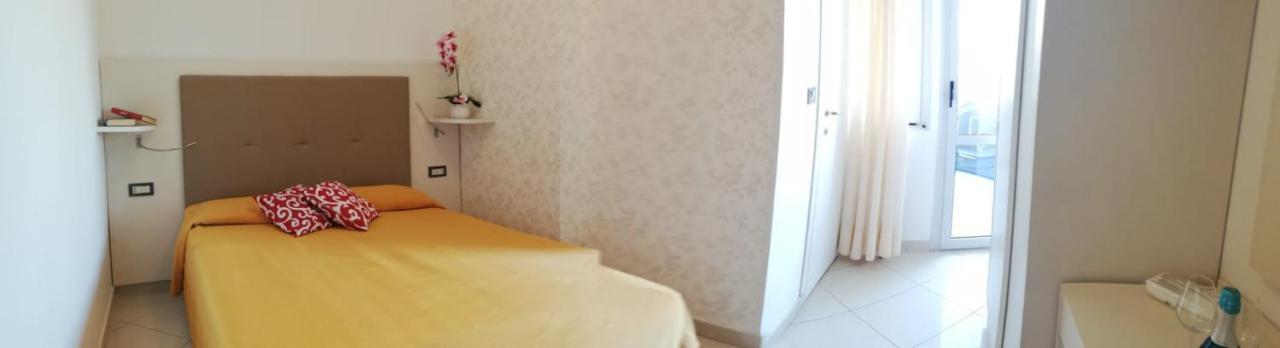 Hotel Metropol סוטומרינה מראה חיצוני תמונה
