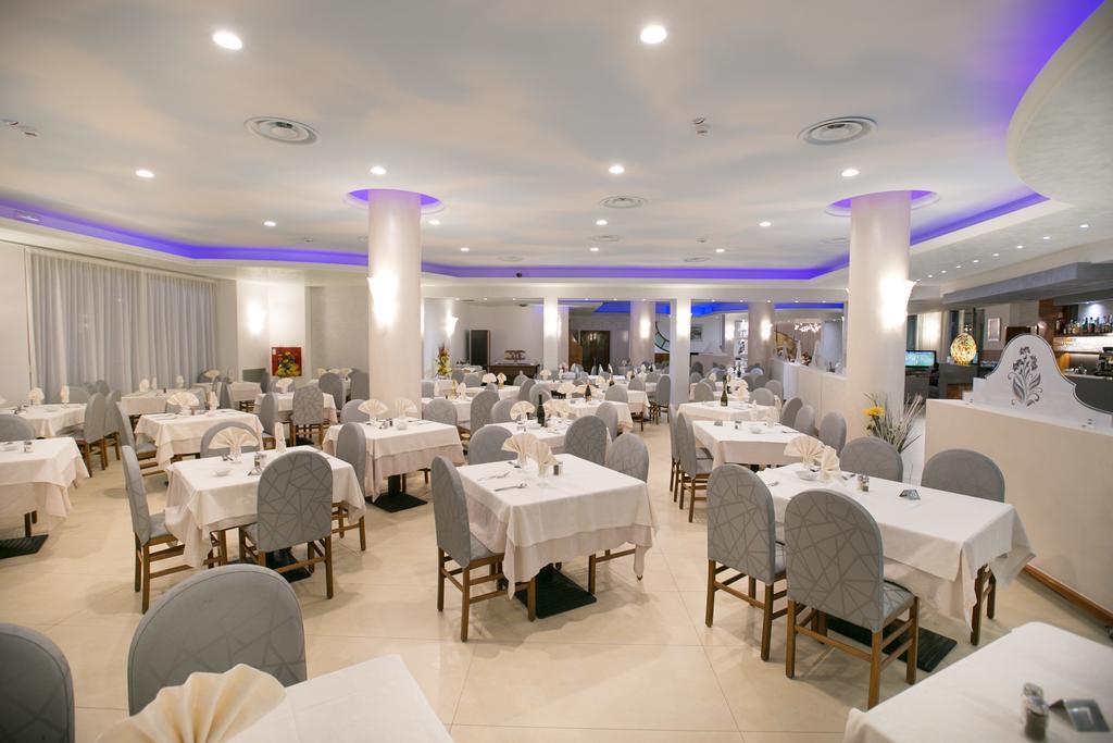Hotel Metropol סוטומרינה מראה חיצוני תמונה