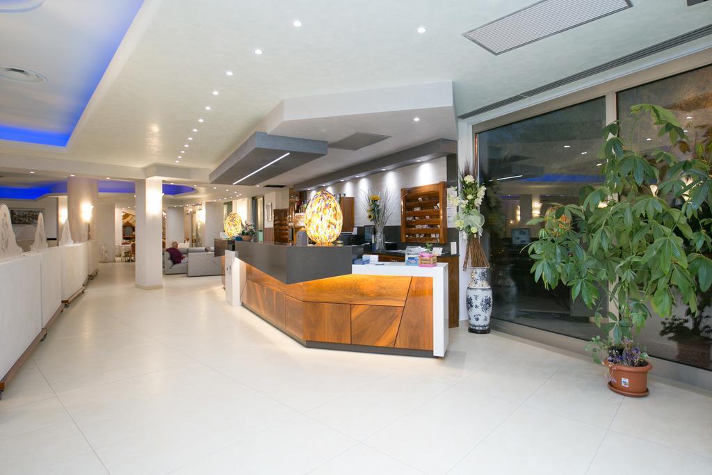 Hotel Metropol סוטומרינה מראה חיצוני תמונה