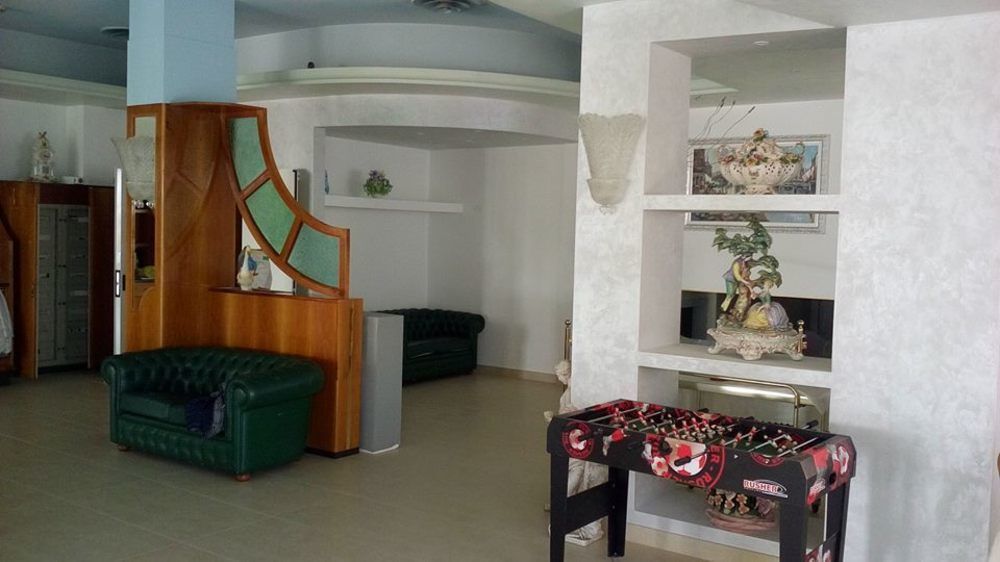 Hotel Metropol סוטומרינה מראה חיצוני תמונה