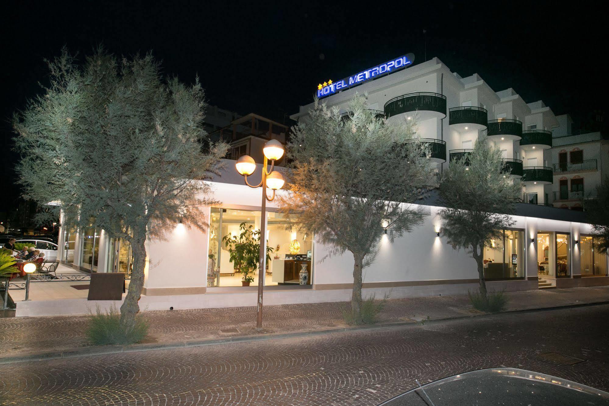 Hotel Metropol סוטומרינה מראה חיצוני תמונה