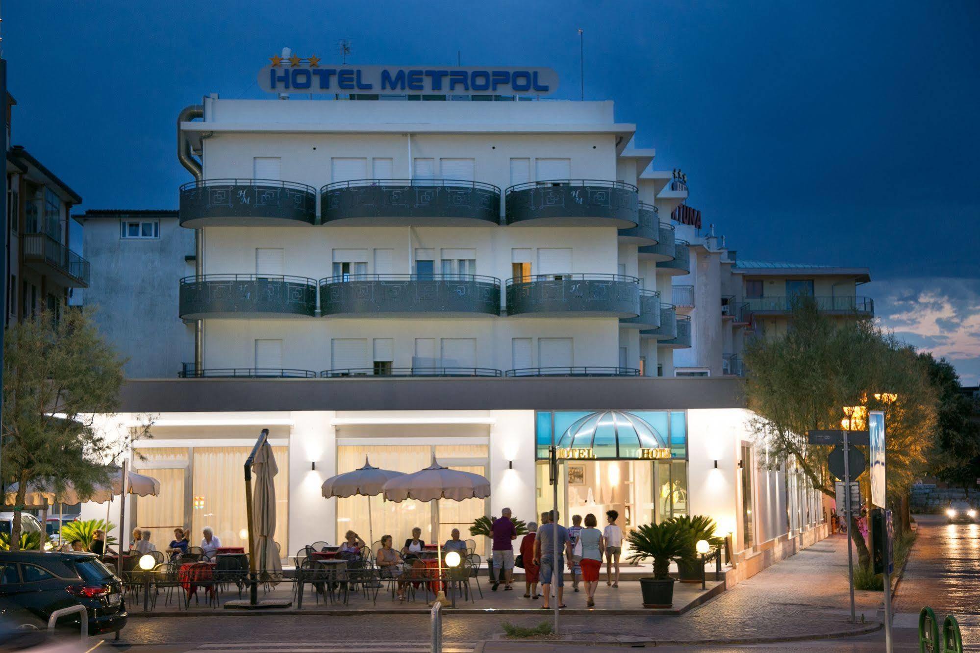 Hotel Metropol סוטומרינה מראה חיצוני תמונה