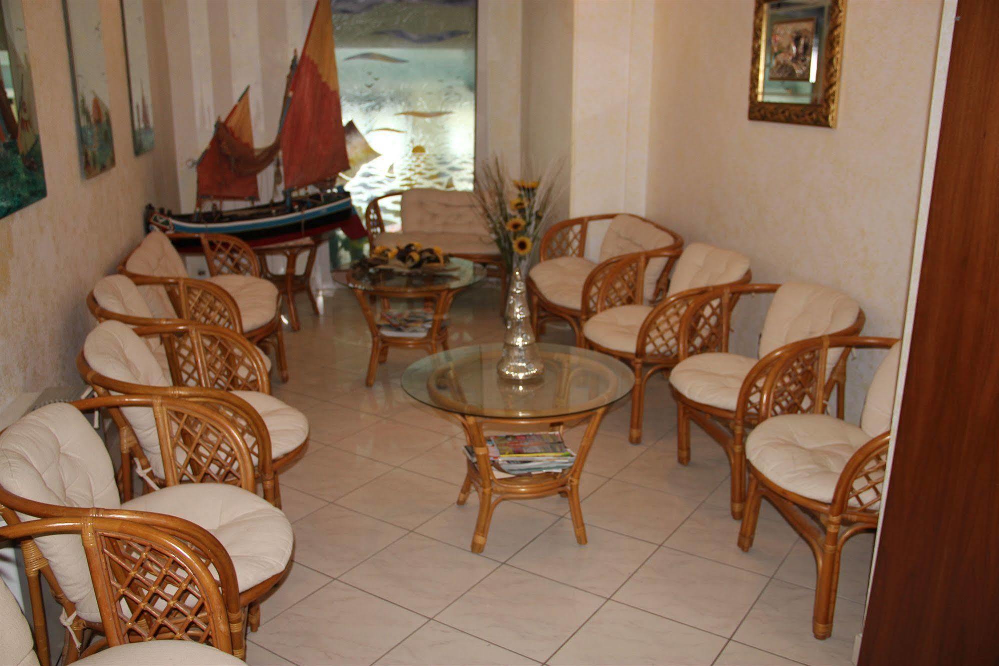 Hotel Metropol סוטומרינה מראה חיצוני תמונה