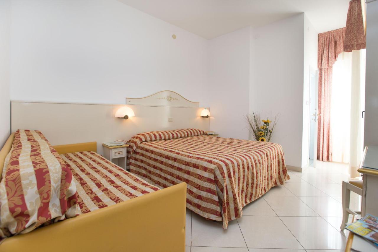 Hotel Metropol סוטומרינה מראה חיצוני תמונה