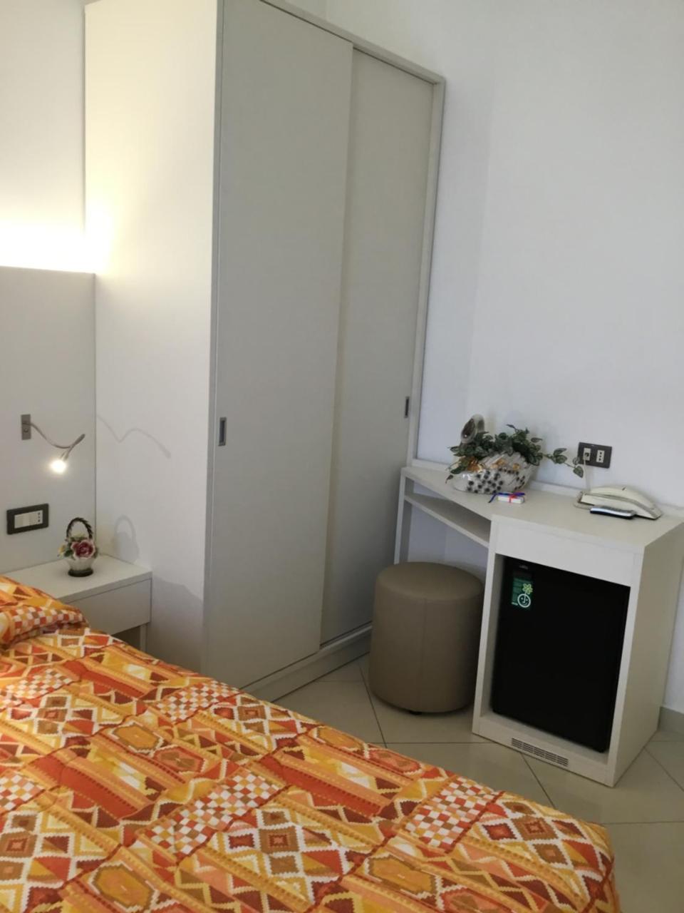 Hotel Metropol סוטומרינה מראה חיצוני תמונה