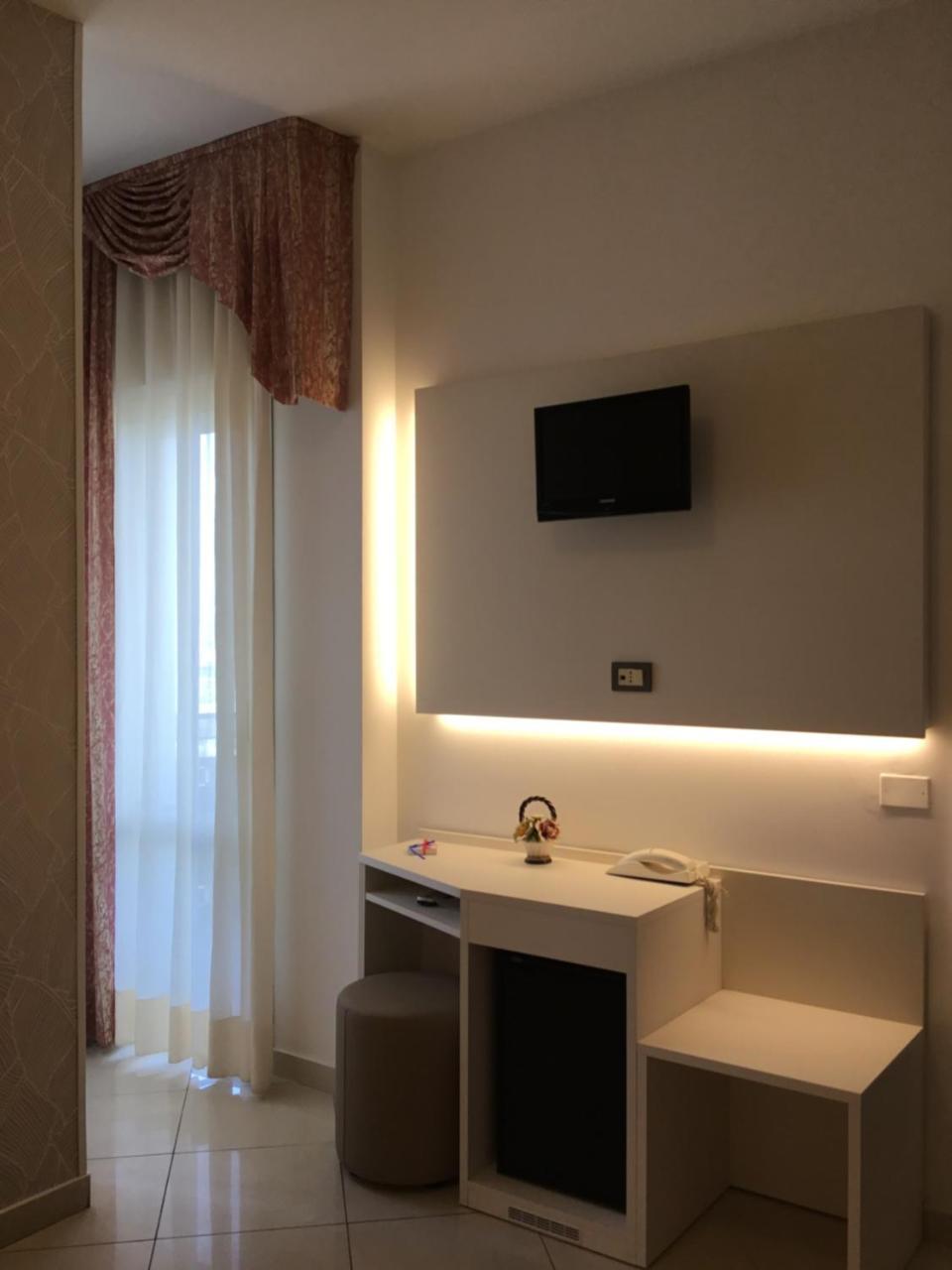 Hotel Metropol סוטומרינה מראה חיצוני תמונה