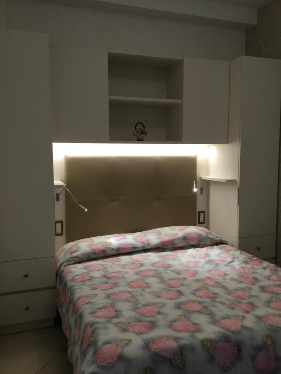 Hotel Metropol סוטומרינה מראה חיצוני תמונה