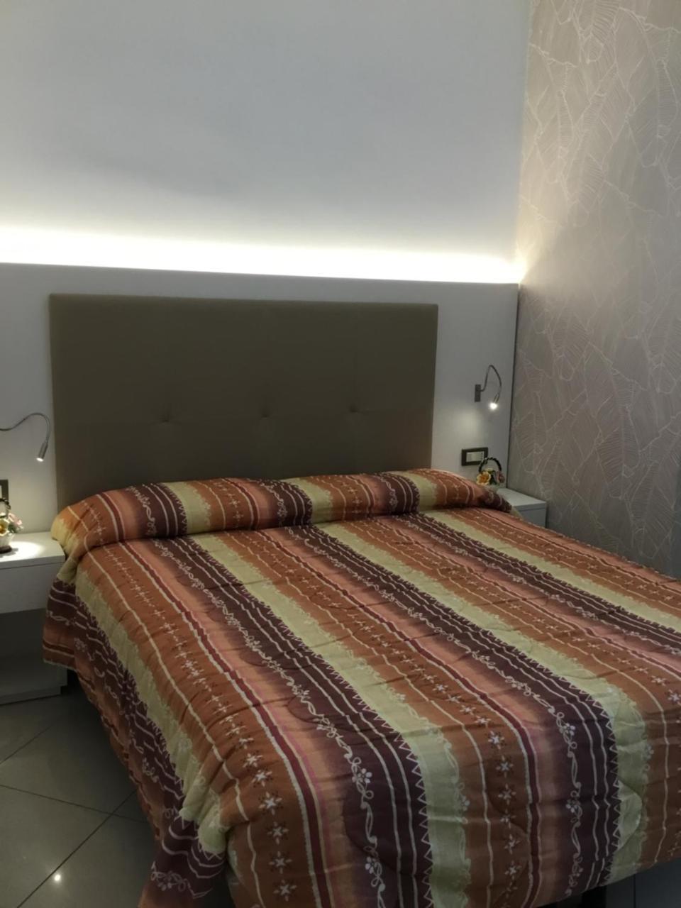 Hotel Metropol סוטומרינה מראה חיצוני תמונה
