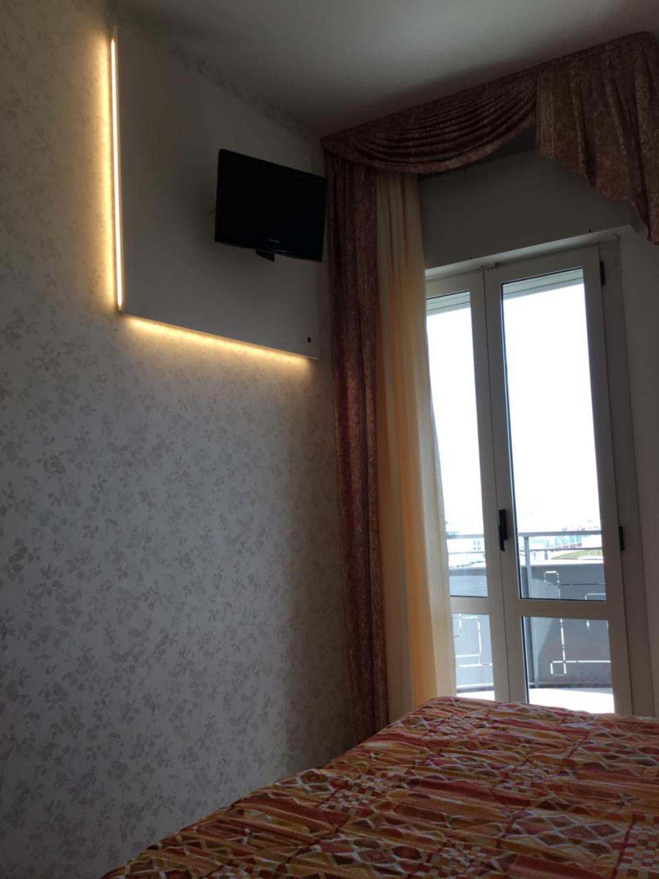 Hotel Metropol סוטומרינה מראה חיצוני תמונה