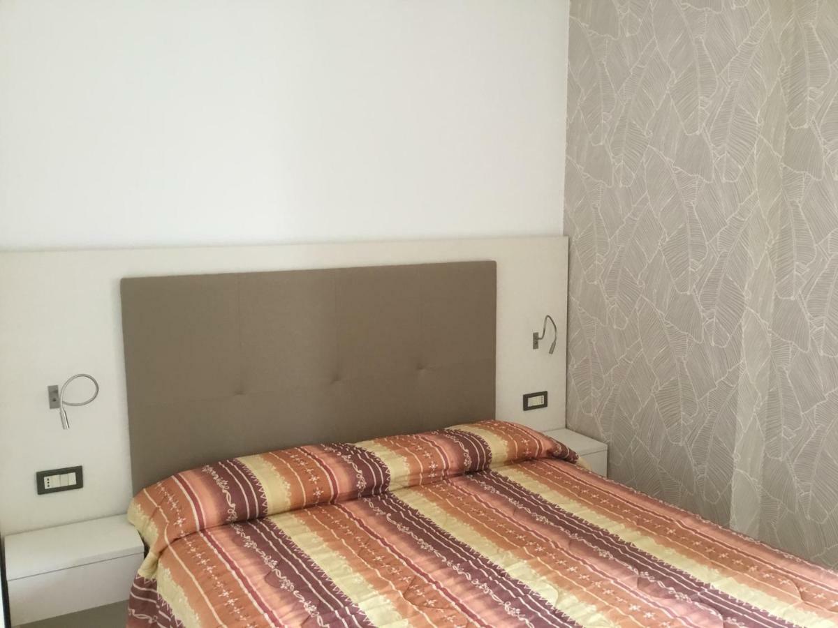 Hotel Metropol סוטומרינה מראה חיצוני תמונה