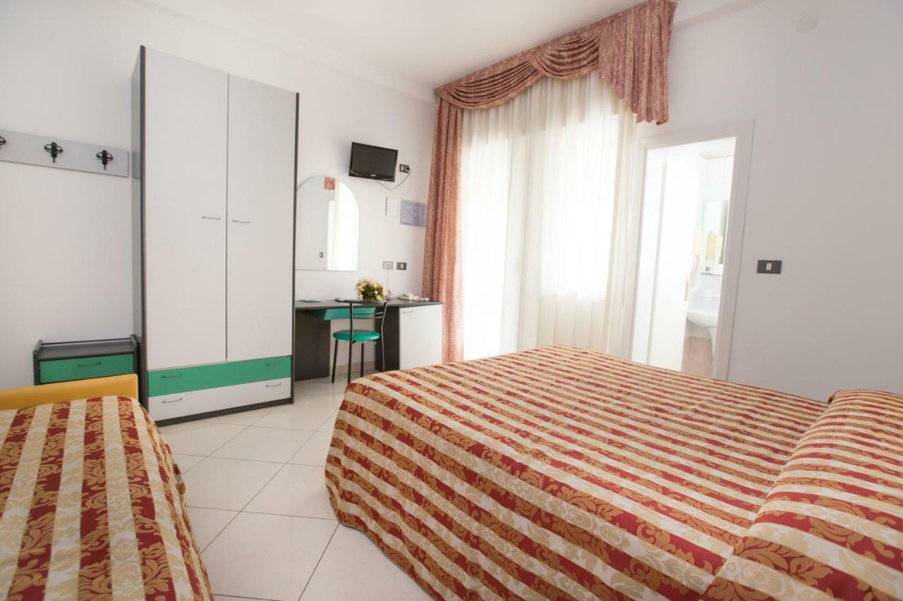 Hotel Metropol סוטומרינה מראה חיצוני תמונה