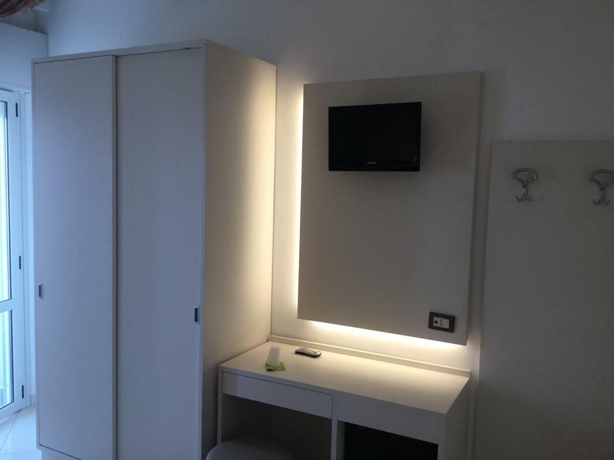 Hotel Metropol סוטומרינה מראה חיצוני תמונה